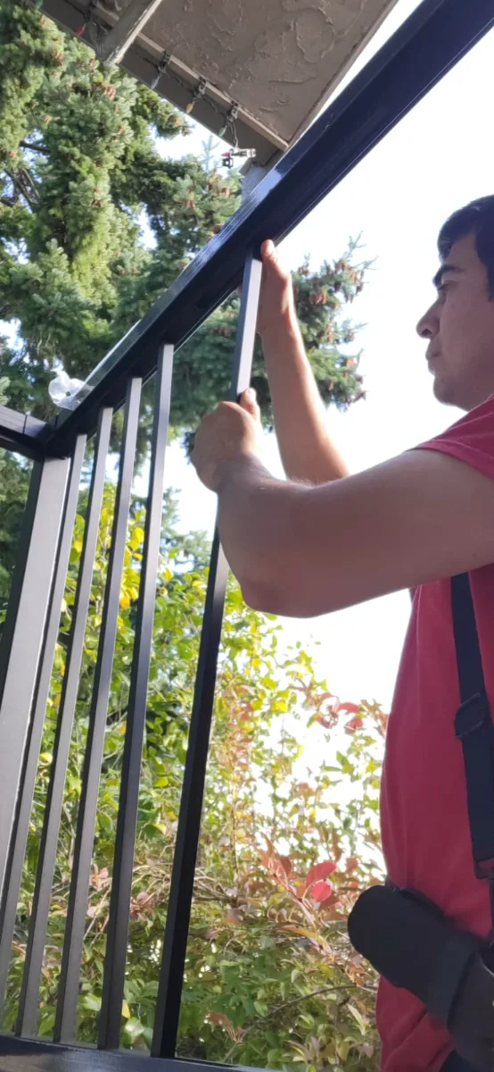 Adjusting a balcony railing